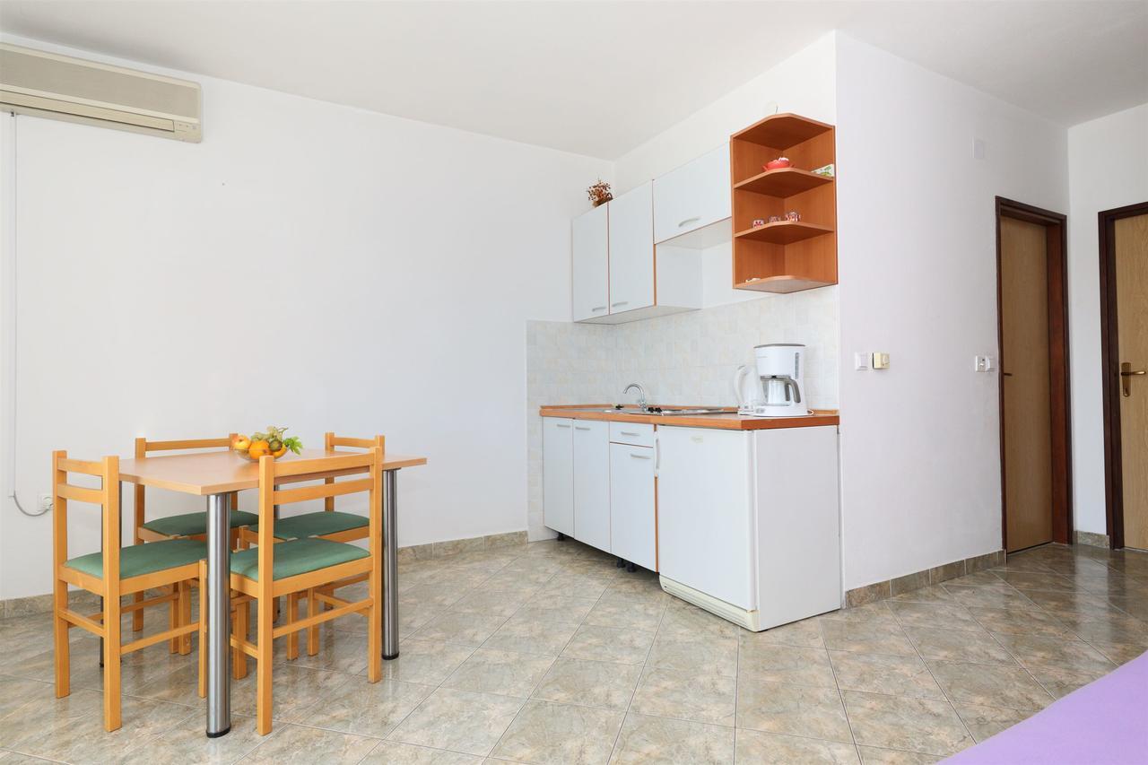 Apartments Snjezana Tisno Eksteriør billede