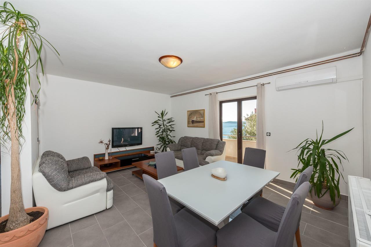 Apartments Snjezana Tisno Eksteriør billede